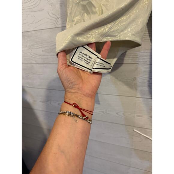 Lululemon  NWT Wundermost Long-Sleeve Bodysuit SZ XSM shiny - Picture 4 of 4